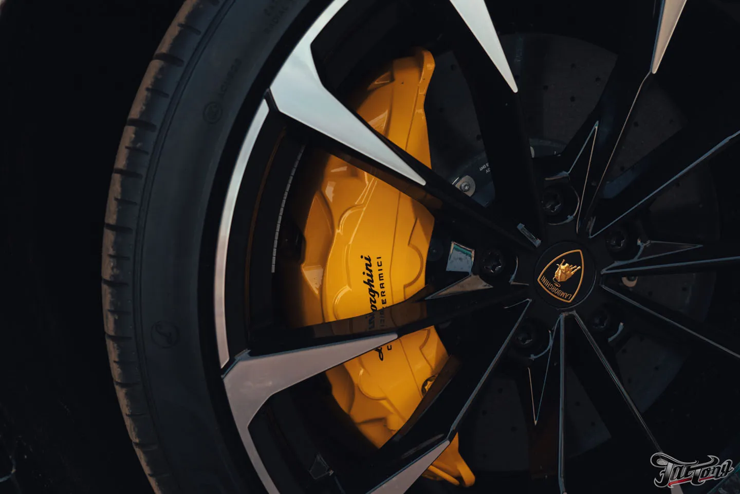Окрасили суппорта для Lamborghini Urus